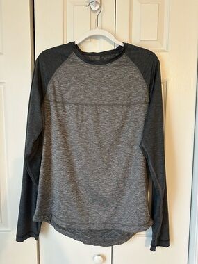 American Eagle Outfitters Heathered Charcoal Gray Performance Tee